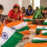 हर घर तिरंगा अभियान से यूपी की ग्रामीण महिलाओं को मिला बड़ा मौका, 30 हजार महिलाएँ बना रहीं 2 करोड़ झंडे