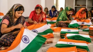 हर घर तिरंगा अभियान से यूपी की ग्रामीण महिलाओं को मिला बड़ा मौका, 30 हजार महिलाएँ बना रहीं 2 करोड़ झंडे